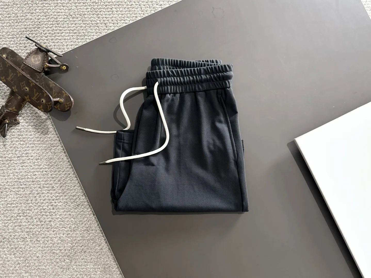 Next day delivery P300 High-end goods Big Goose 2025 new summer elastic band casual shorts, counter-customized fabrics, high breathability and comfort, impeccable details, brand element design concept, reflecting high quality. It feels delicate and soft! It presents a casual cut and the upper body shape is great! Size: M-4XL